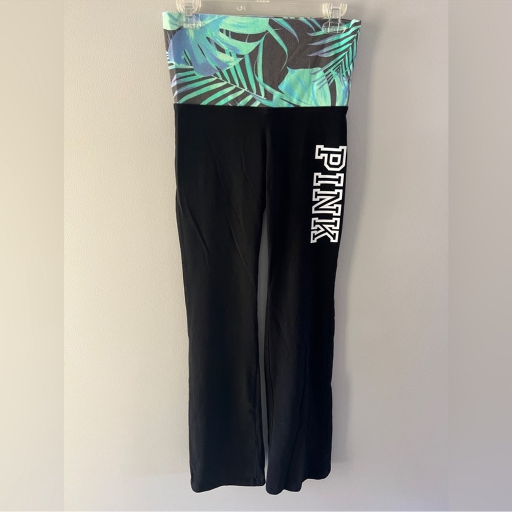 Victoria’s Secret PINK Boot Cut Yoga Pants. Size Small. Never Worn.